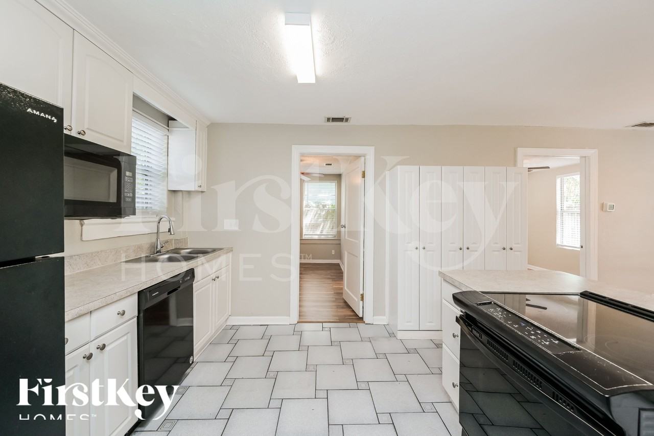 7309 N Dartmouth Ave - Photo 5 of 16