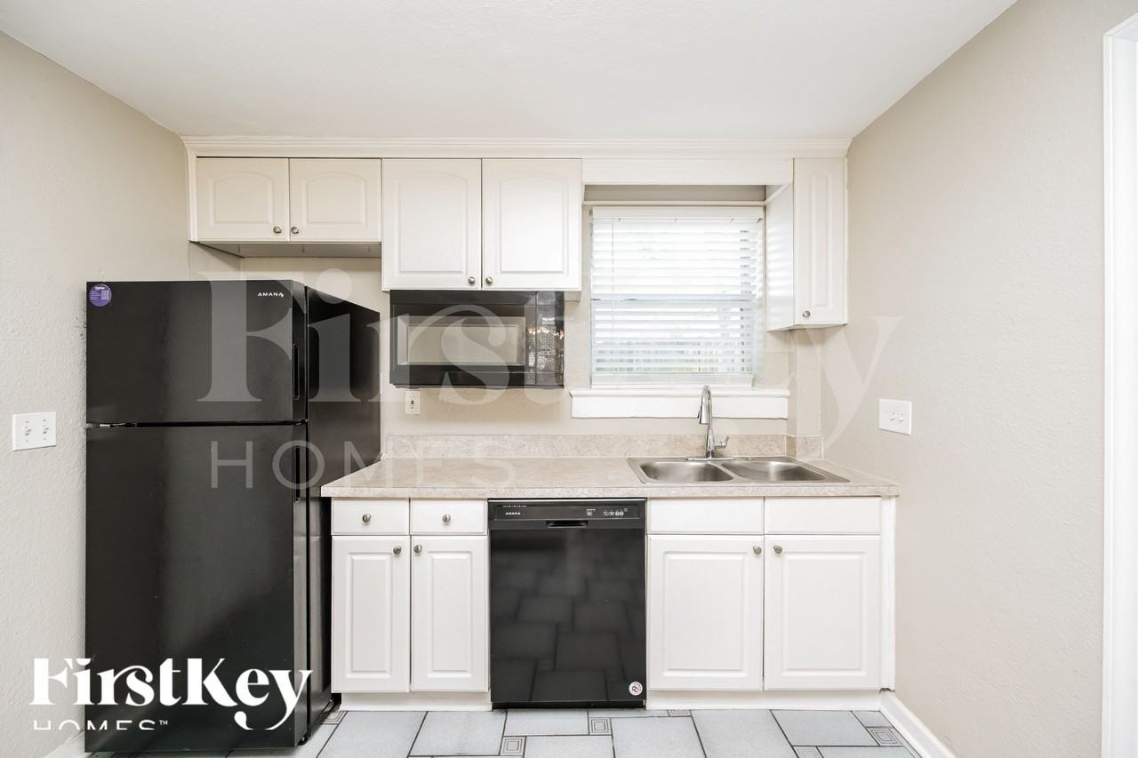 7309 N Dartmouth Ave - Photo 7 of 16