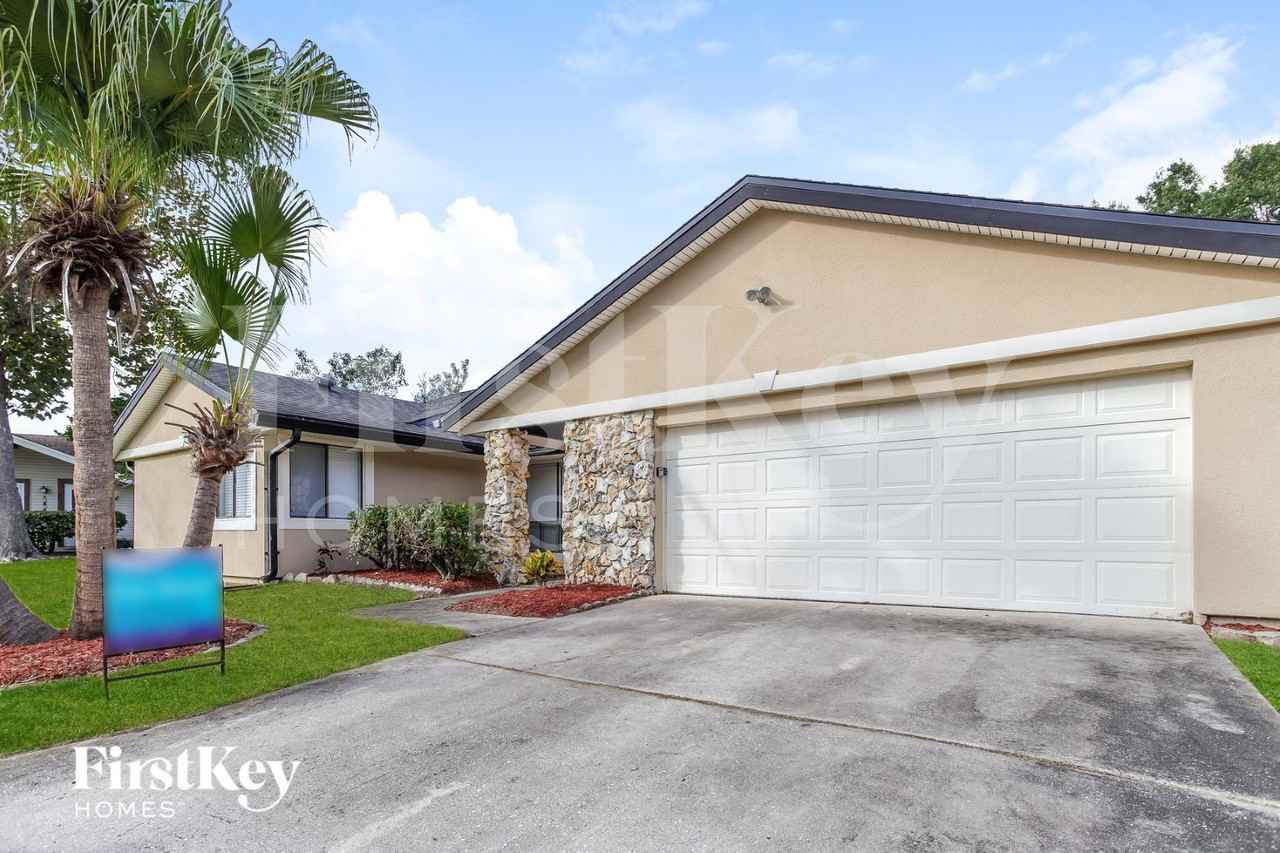 709 Heather Ln - Photo 2 of 15