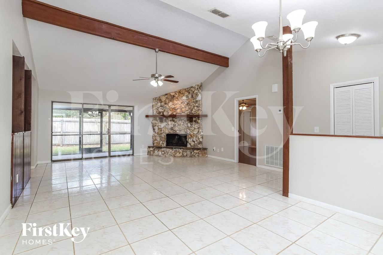 709 Heather Ln - Photo 5 of 15