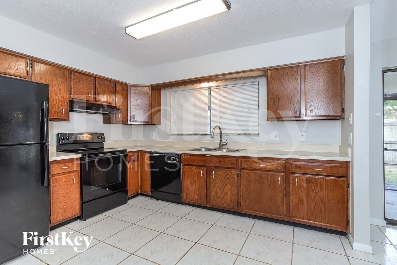 709 Heather Ln - Photo 6 of 15