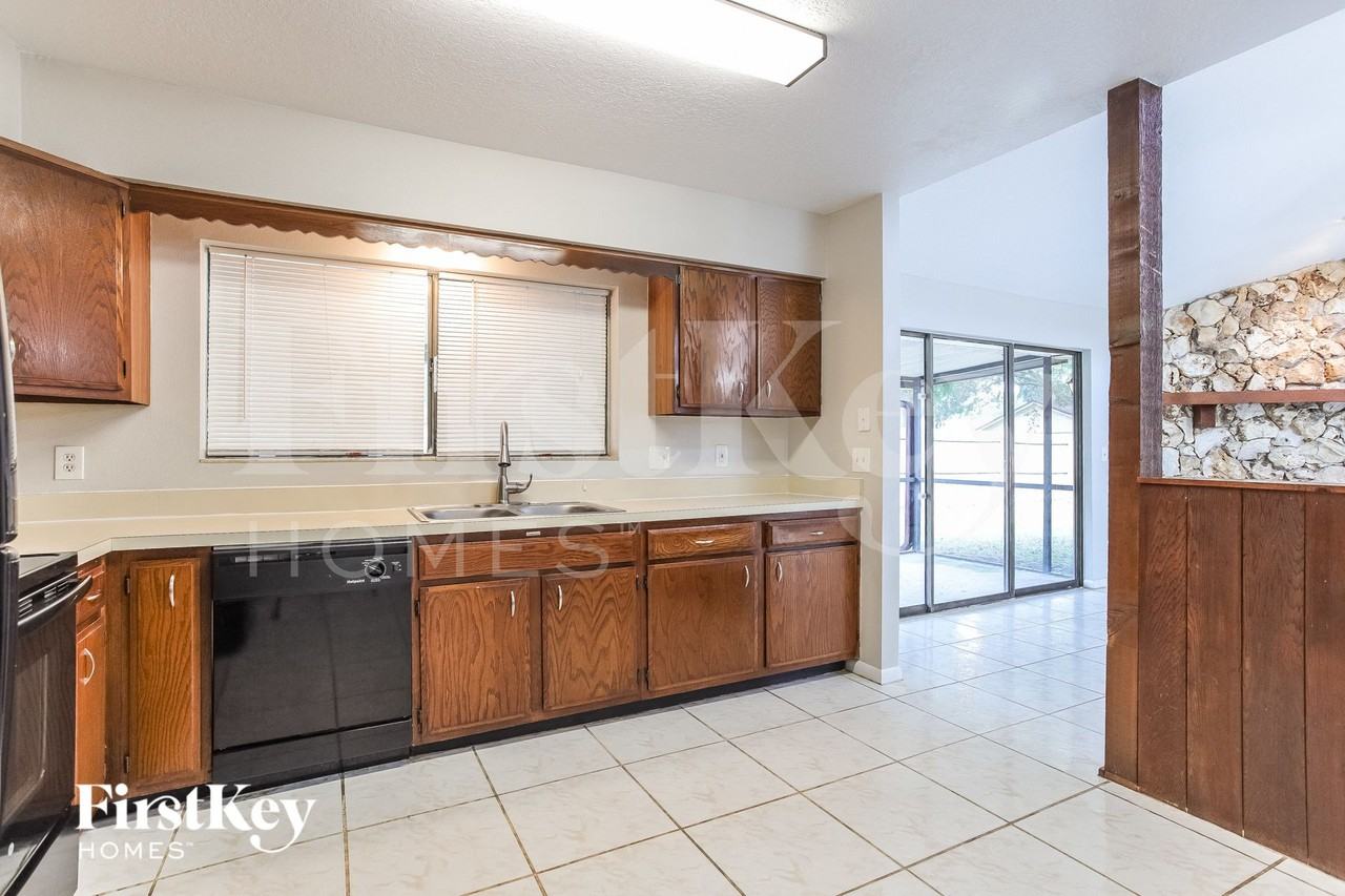 709 Heather Ln - Photo 7 of 15