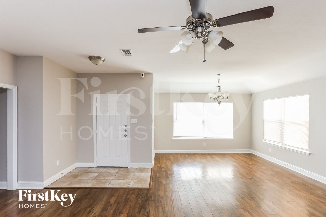 618 Canvas Ct - Photo 3 of 16