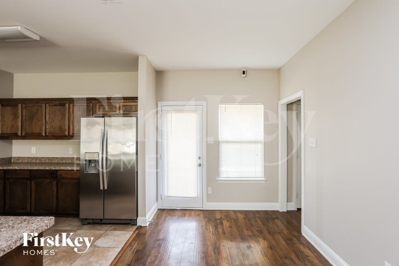 618 Canvas Ct - Photo 4 of 16