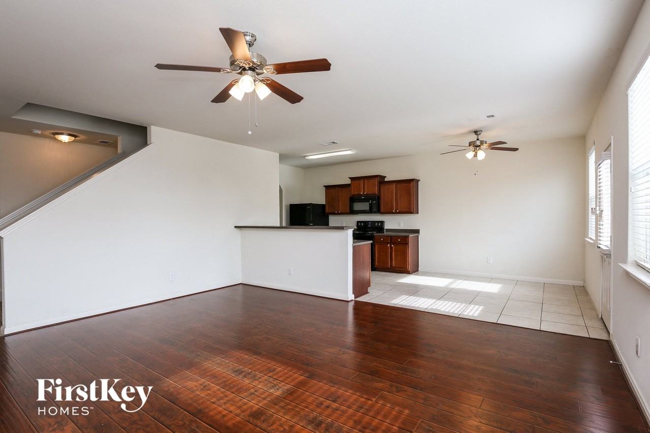 4717 Cedar Springs Dr - Photo 2 of 15