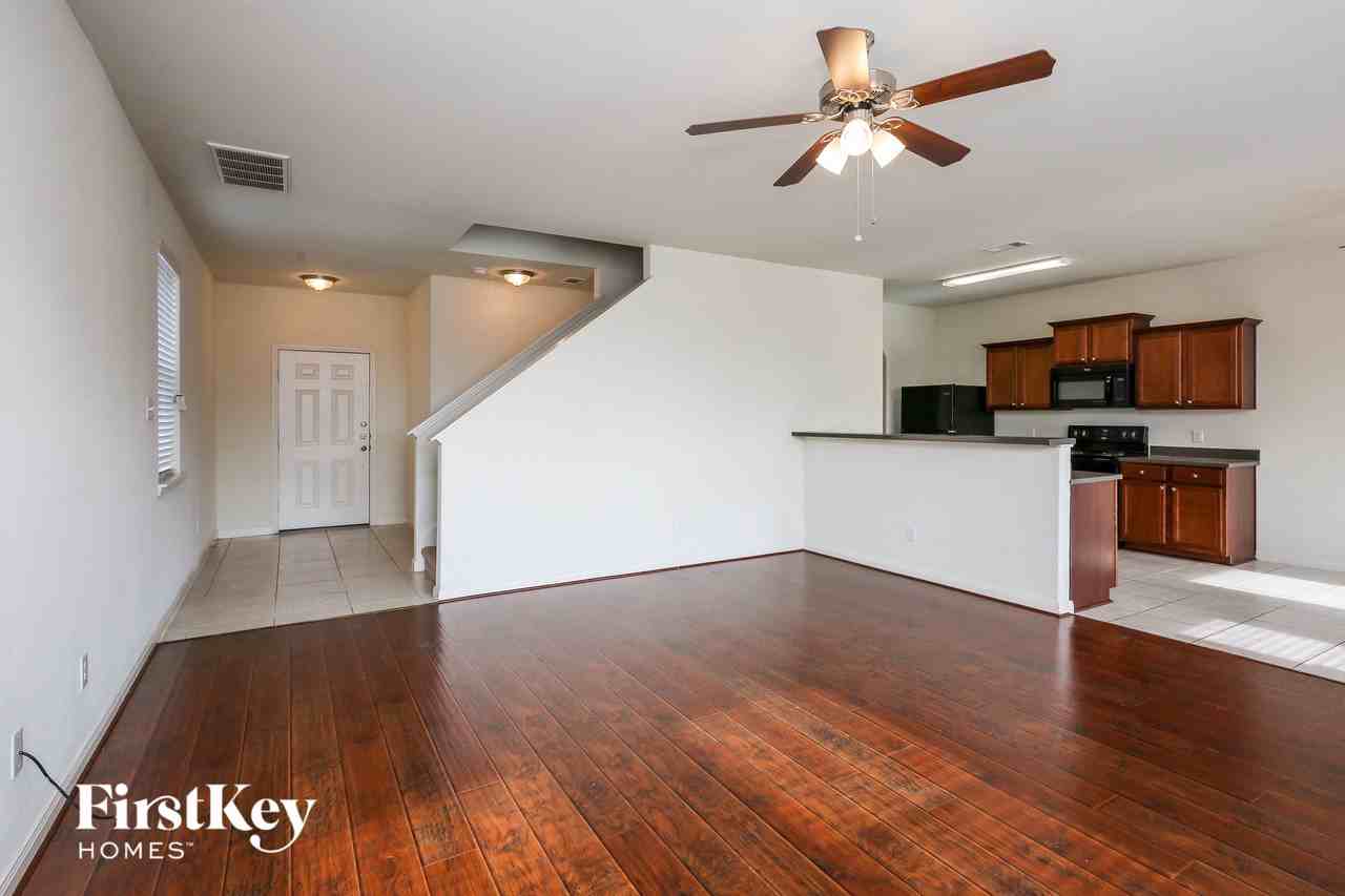 4717 Cedar Springs Dr - Photo 3 of 15