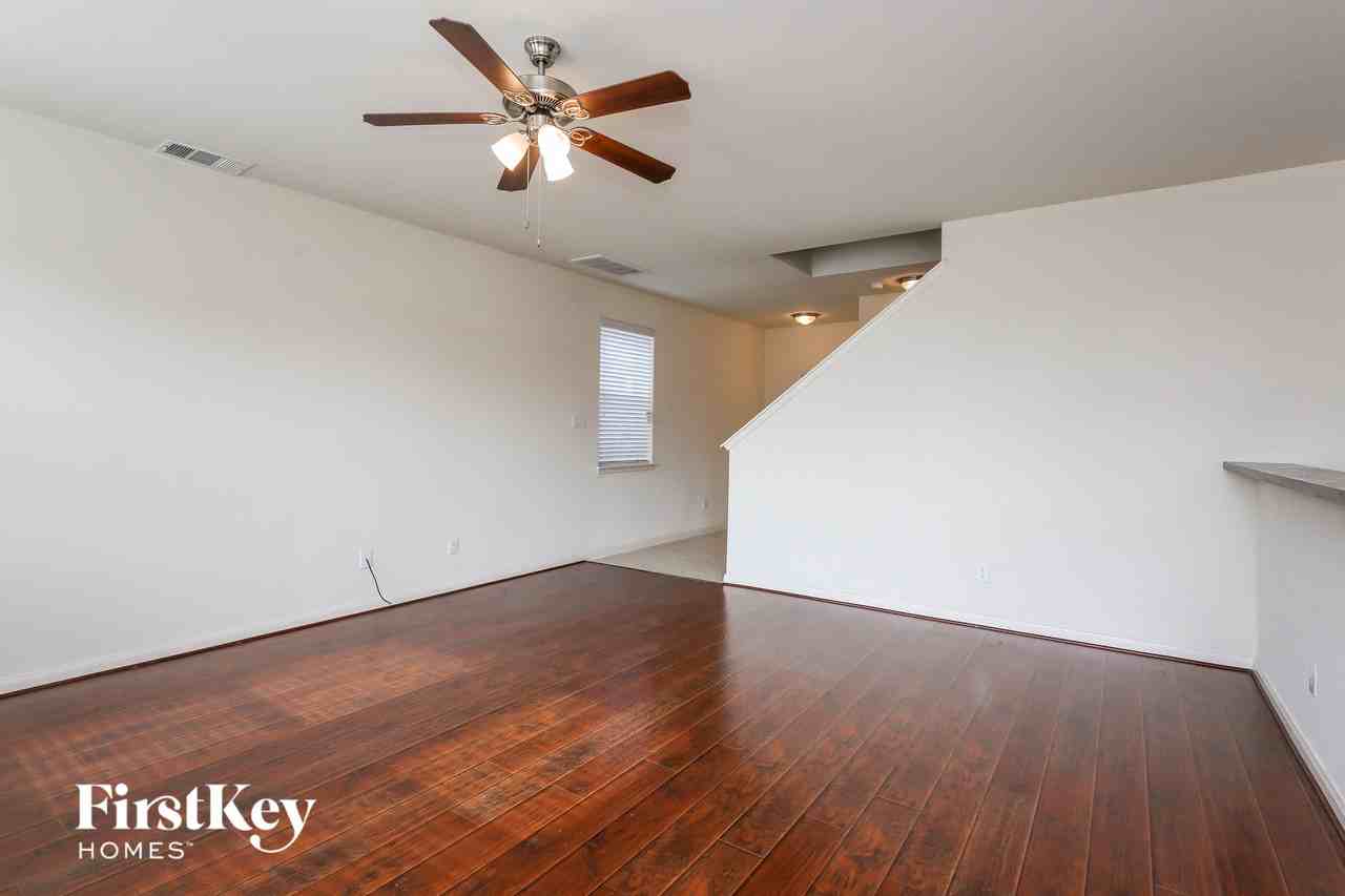 4717 Cedar Springs Dr - Photo 4 of 15