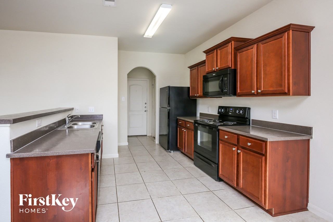 4717 Cedar Springs Dr - Photo 5 of 15