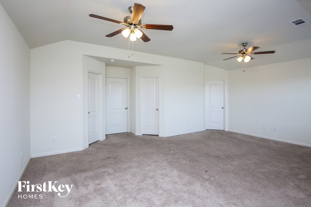 4717 Cedar Springs Dr - Photo 6 of 15