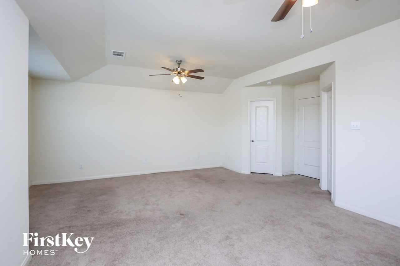 4717 Cedar Springs Dr - Photo 7 of 15