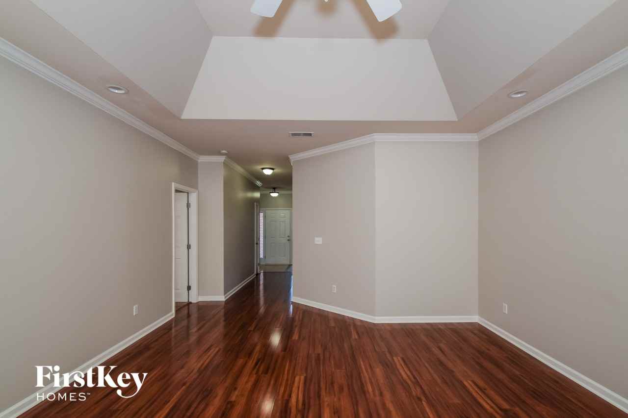 4297 Hathaway Ln - Photo 4 of 15