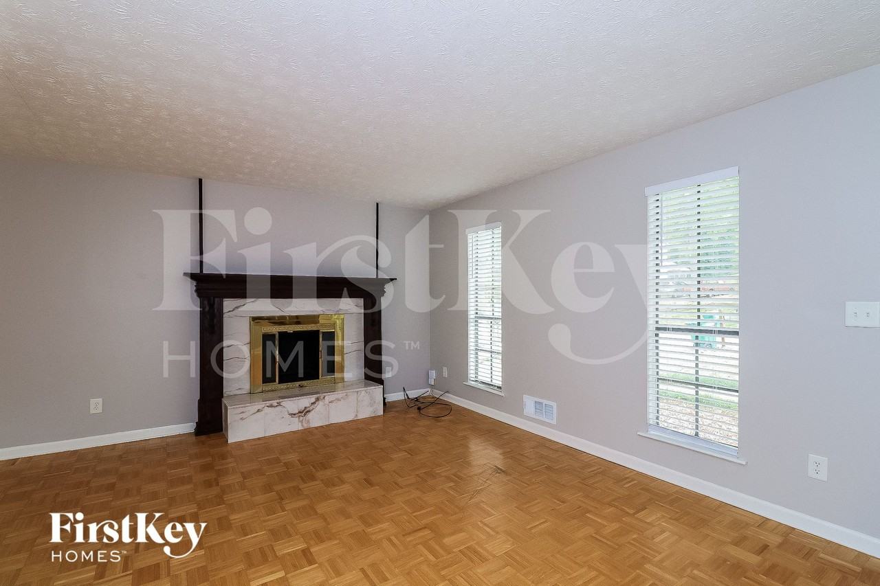 3848 Valley Brook Rd - Photo 3 of 15