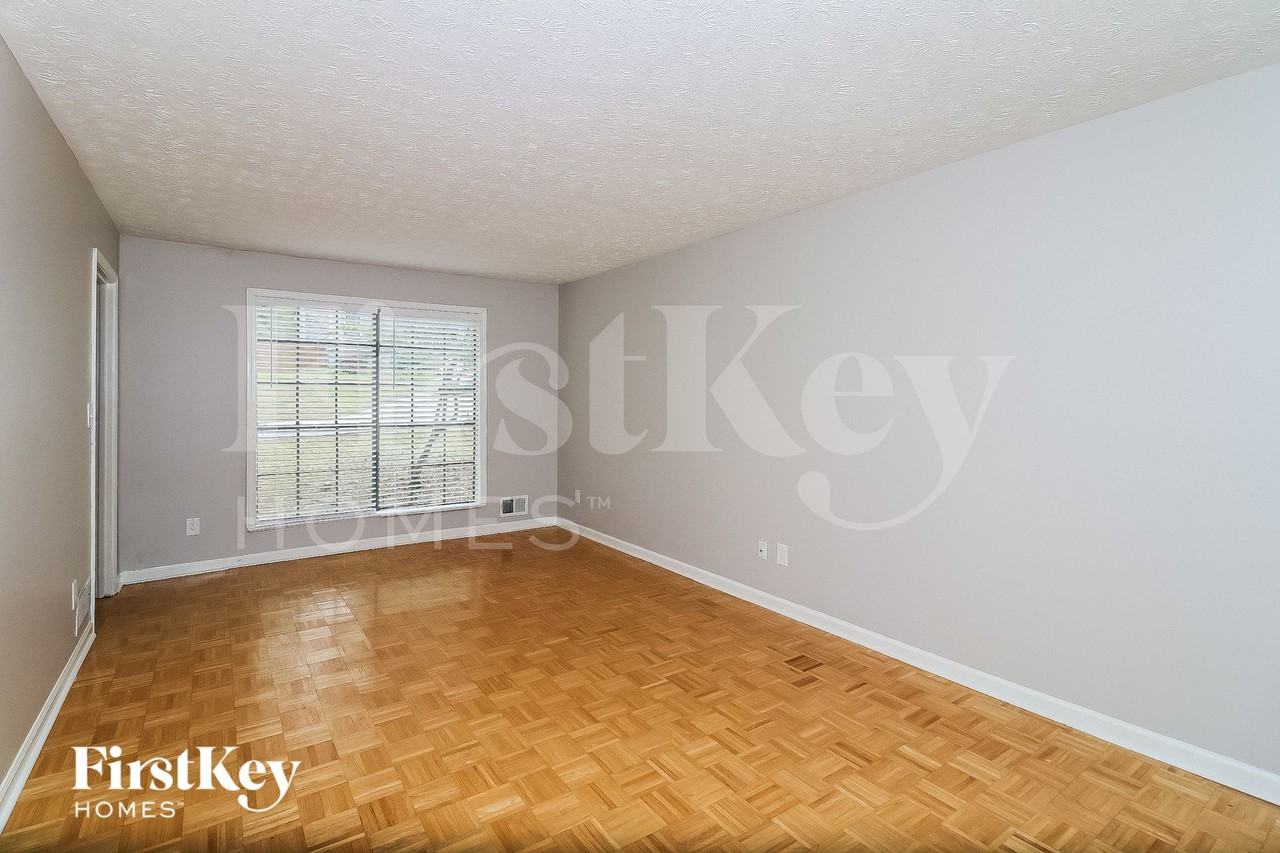 3848 Valley Brook Rd - Photo 4 of 15