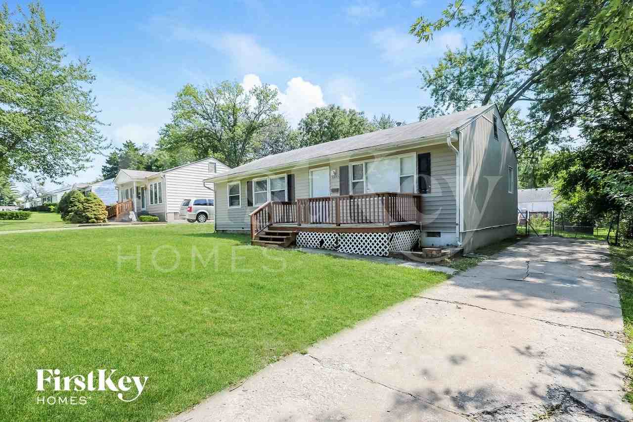 3605 Ne 54th St - Photo 2 of 15