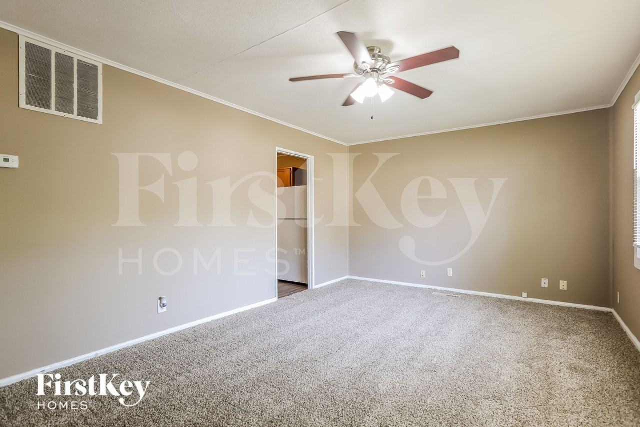 3605 Ne 54th St - Photo 3 of 15