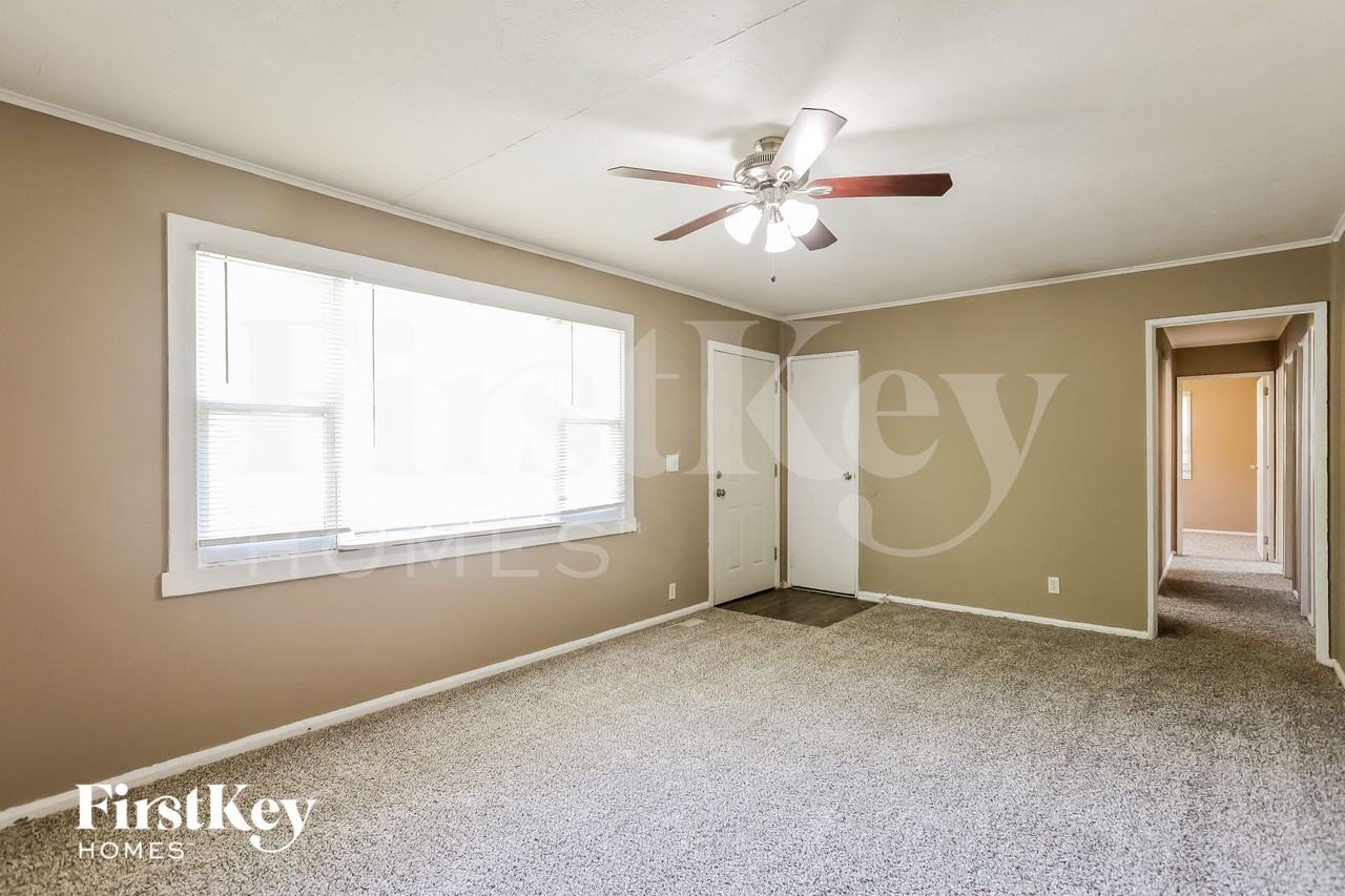 3605 Ne 54th St - Photo 4 of 15