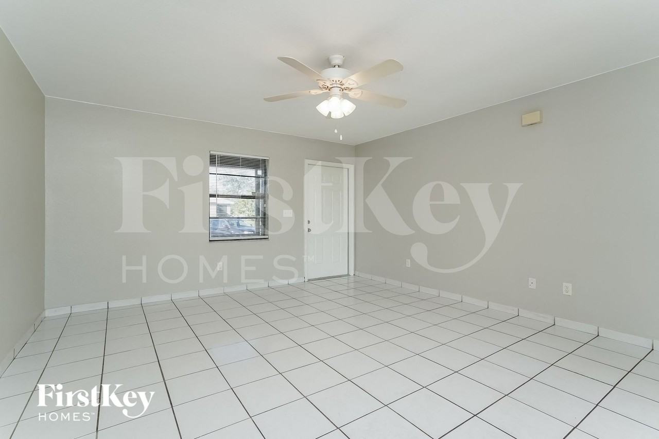 2603 Ne 4th Ave - Photo 3 of 15