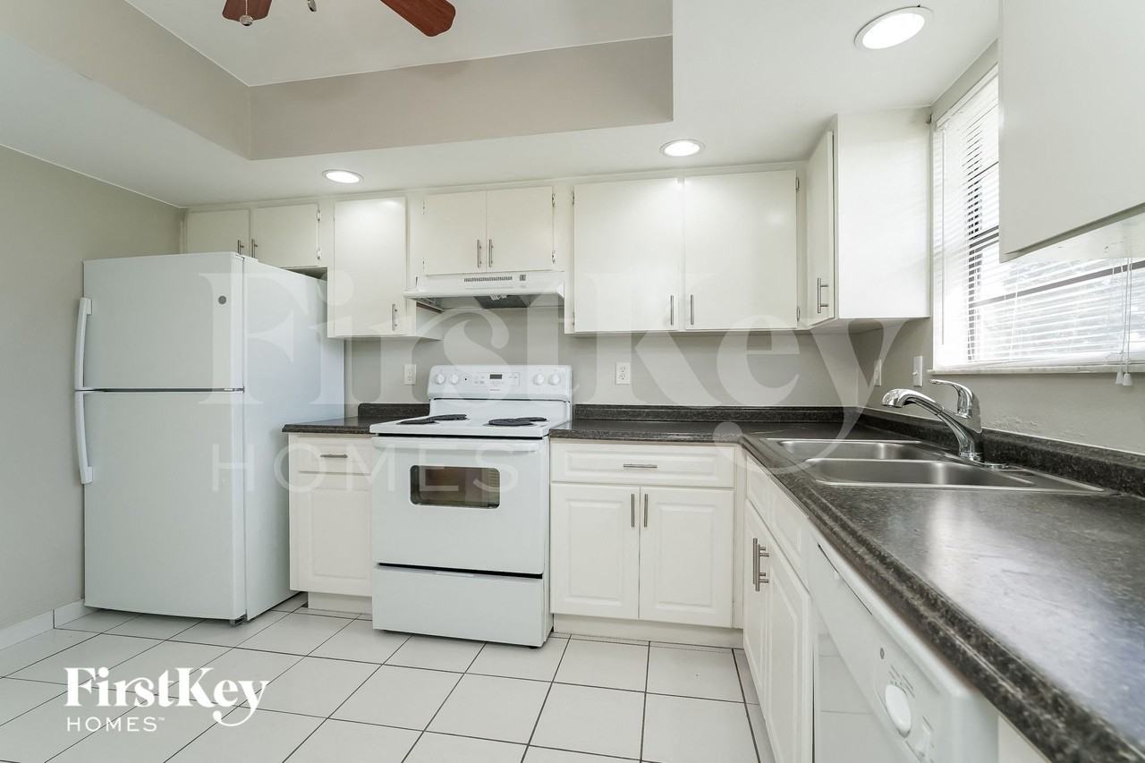 2603 Ne 4th Ave - Photo 6 of 15