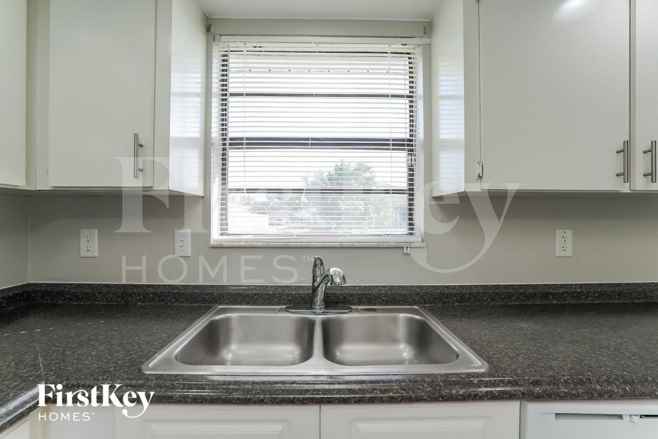 2603 Ne 4th Ave - Photo 7 of 15