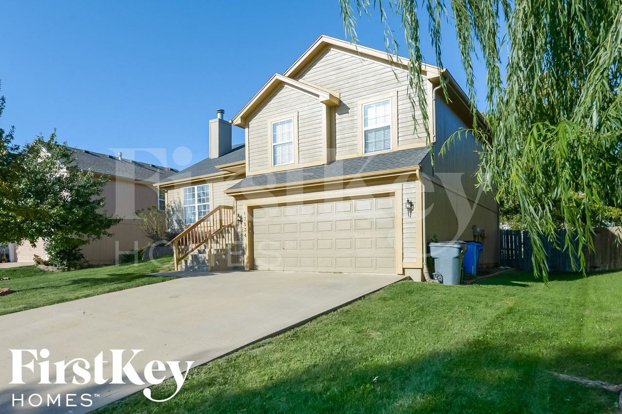 17534 W 111th Ter - Photo 2 of 15