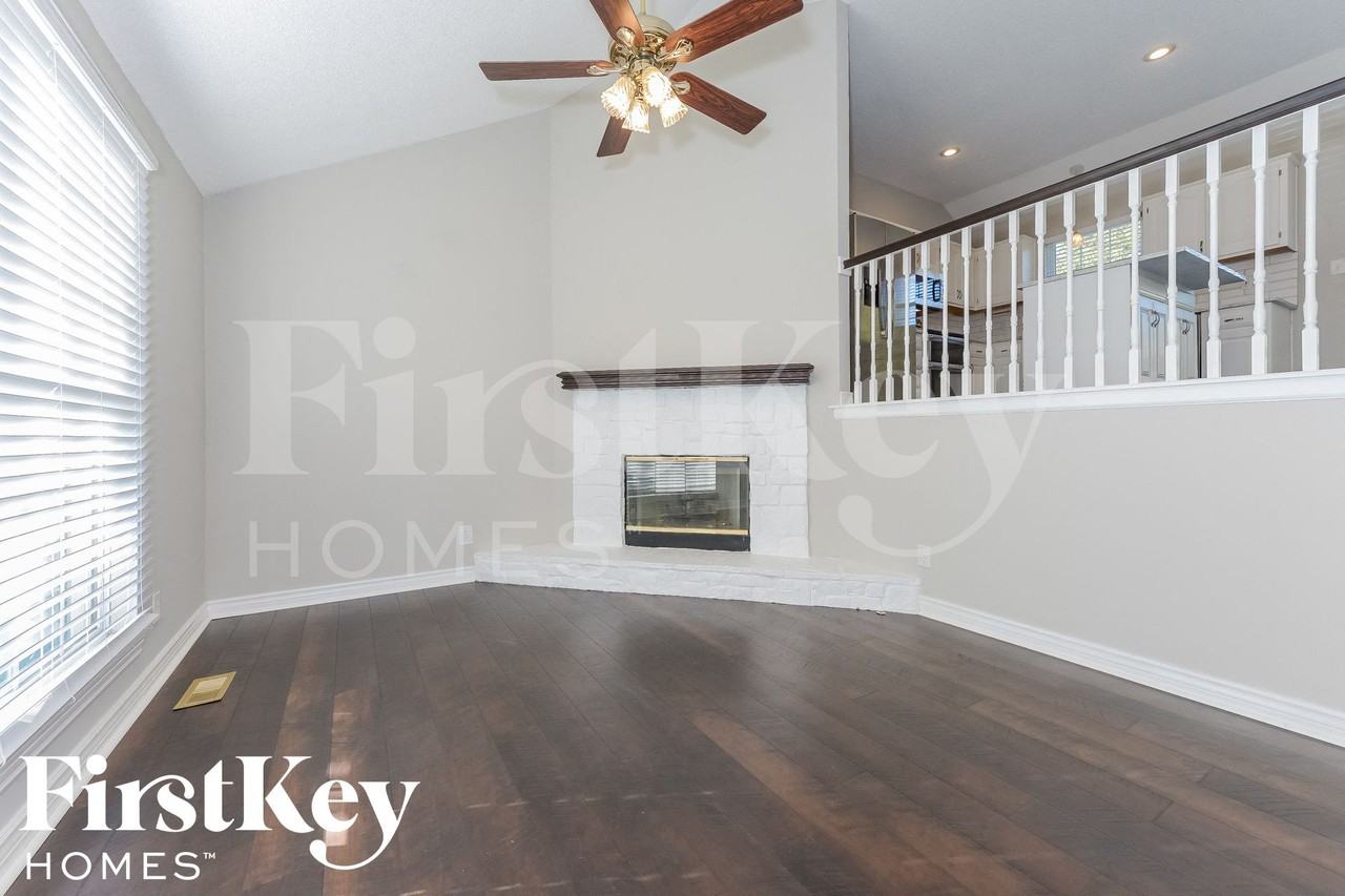 17534 W 111th Ter - Photo 3 of 15