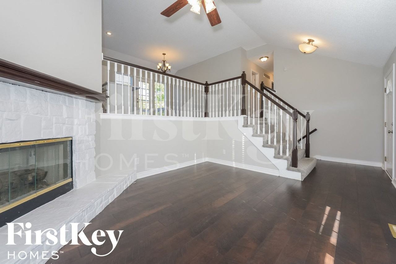 17534 W 111th Ter - Photo 4 of 15