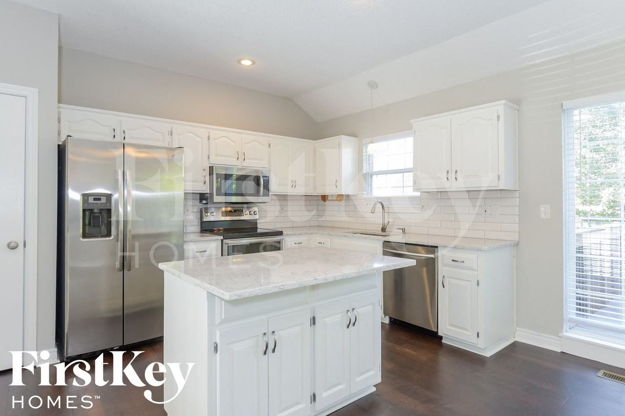 17534 W 111th Ter - Photo 5 of 15