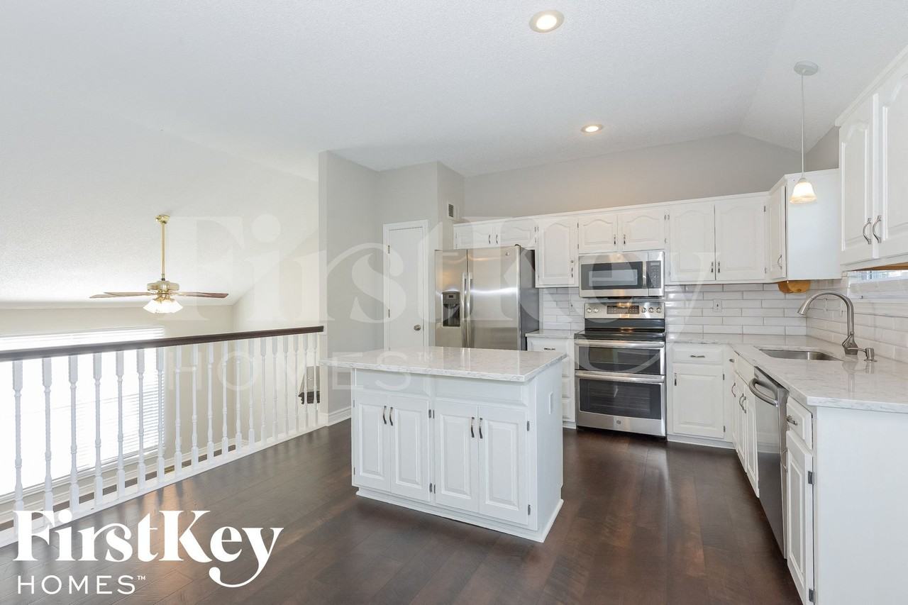 17534 W 111th Ter - Photo 6 of 15