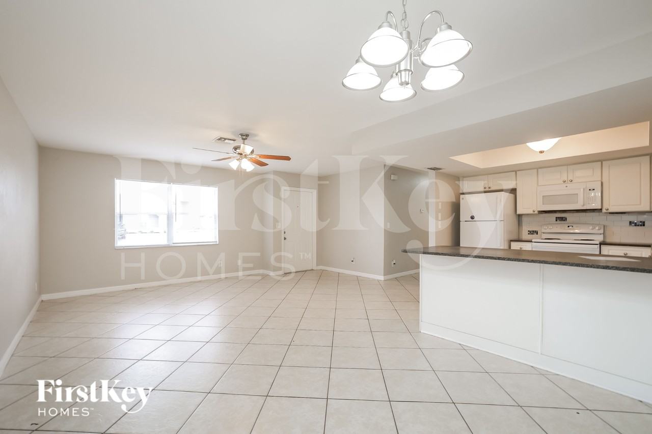 1505 Ne 10th Ln - Photo 5 of 16