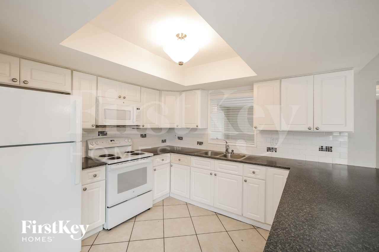 1505 Ne 10th Ln - Photo 6 of 16