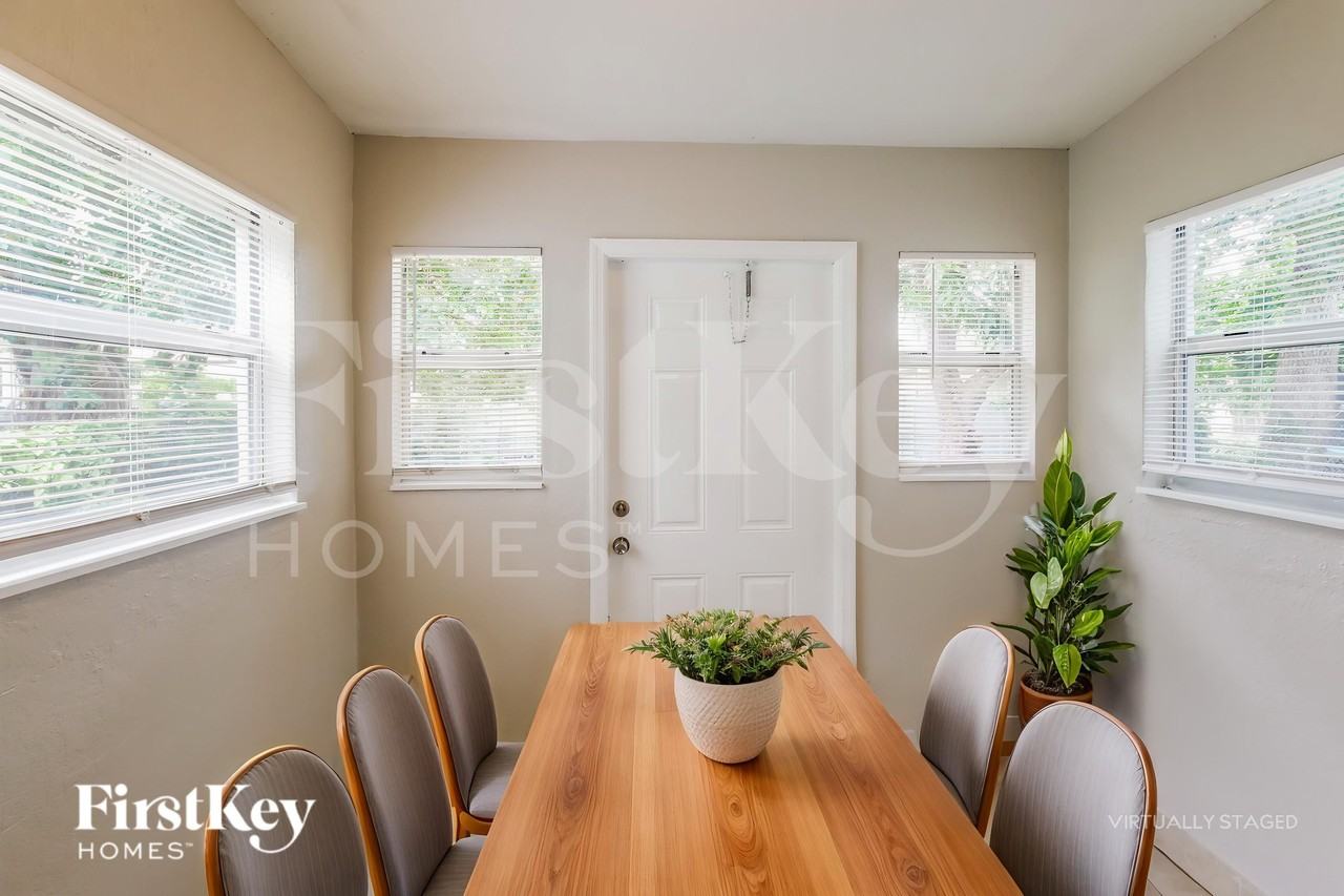 1481 Nw 44th St - Photo 7 of 19