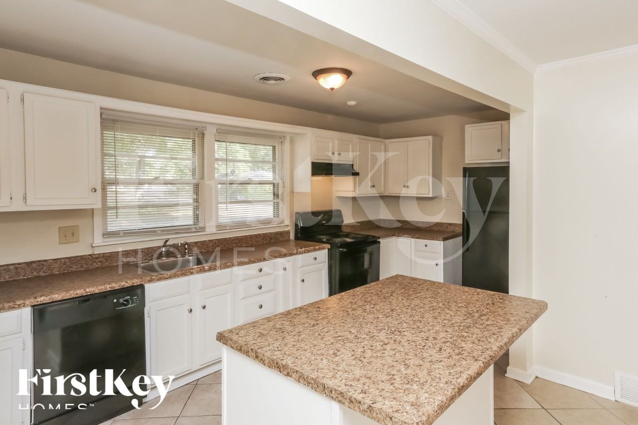 1449 Flamingo Rd - Photo 5 of 18
