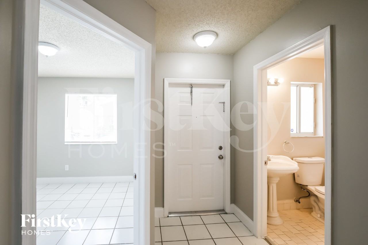 13921 Swterrace - Photo 2 of 19