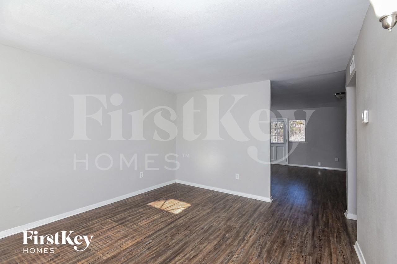 129 Sheffield Dr - Photo 4 of 15