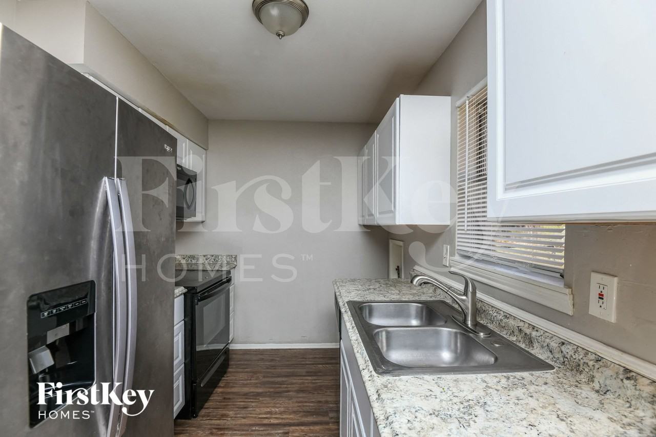 129 Sheffield Dr - Photo 7 of 15