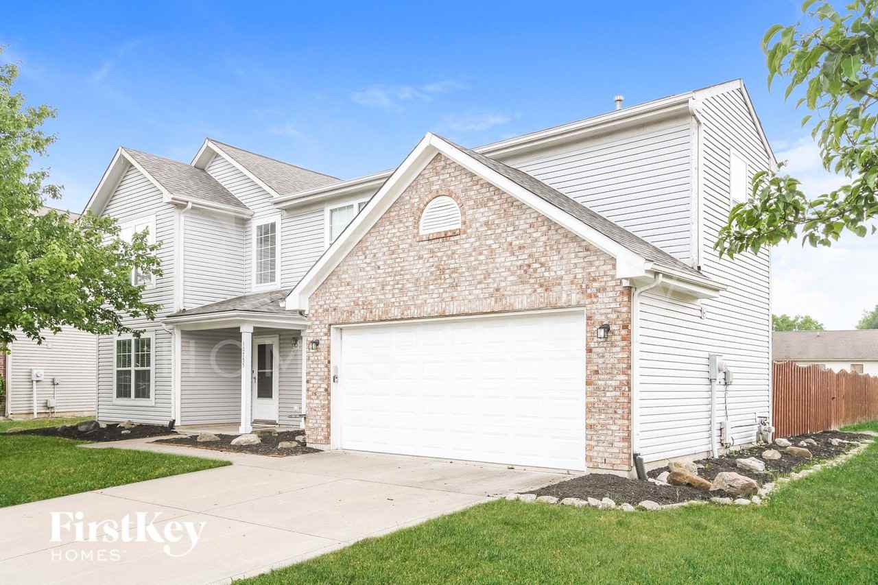 10755 Trailwood Dr - Photo 2 of 15