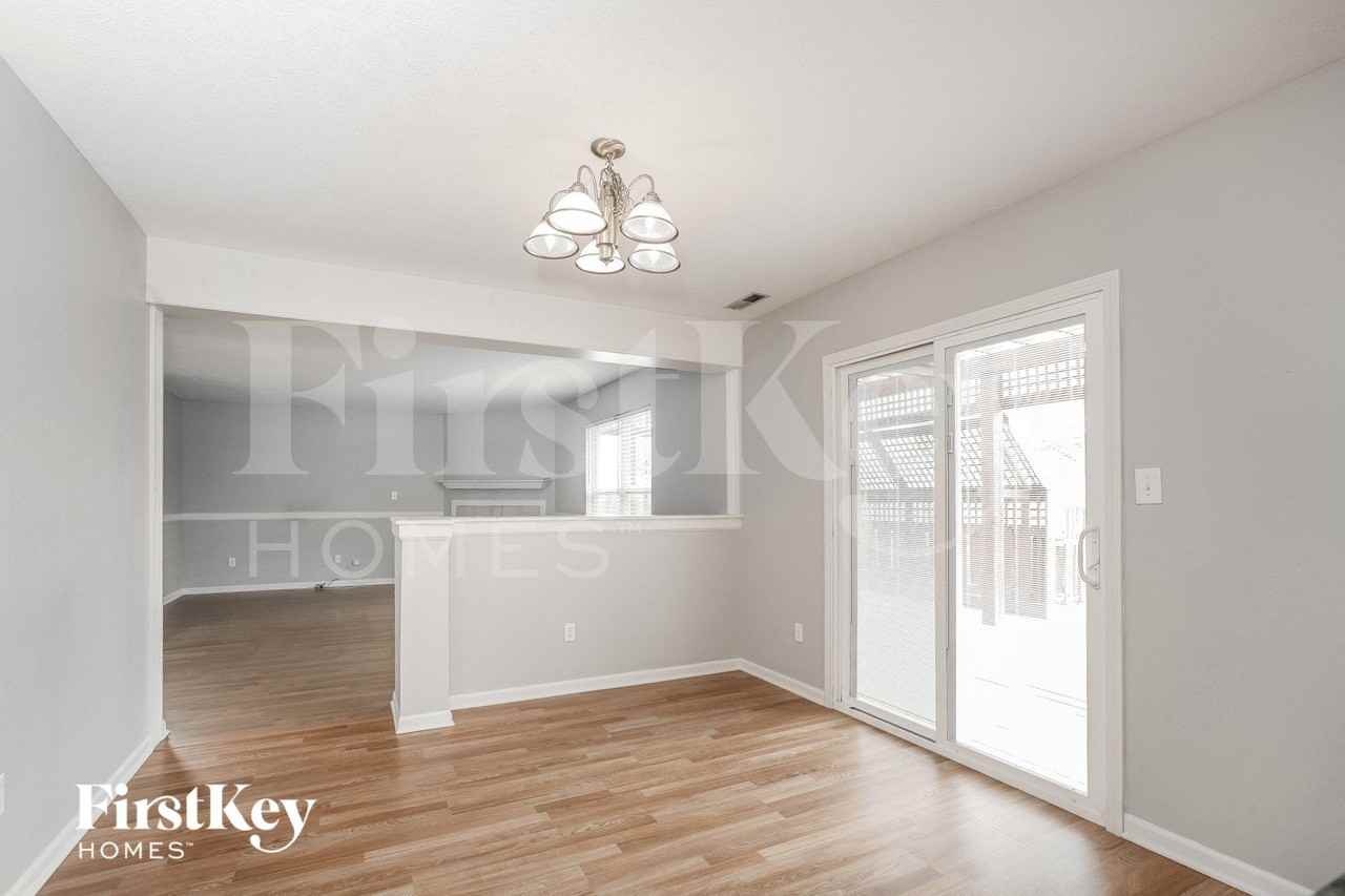 10755 Trailwood Dr - Photo 5 of 15