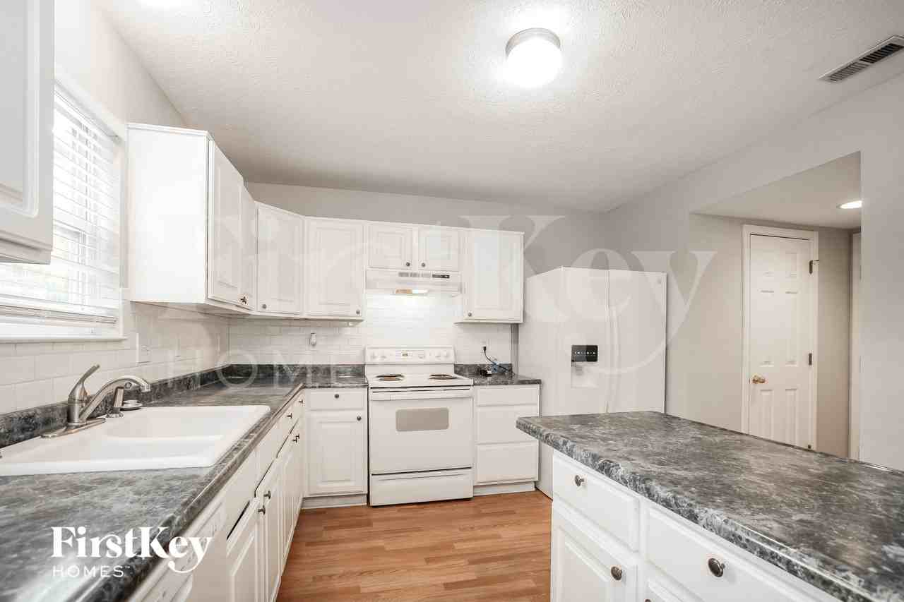 10755 Trailwood Dr - Photo 6 of 15