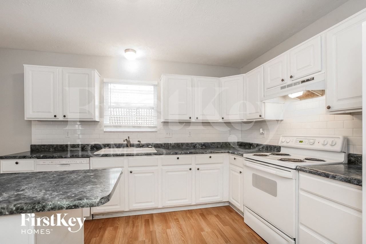 10755 Trailwood Dr - Photo 7 of 15