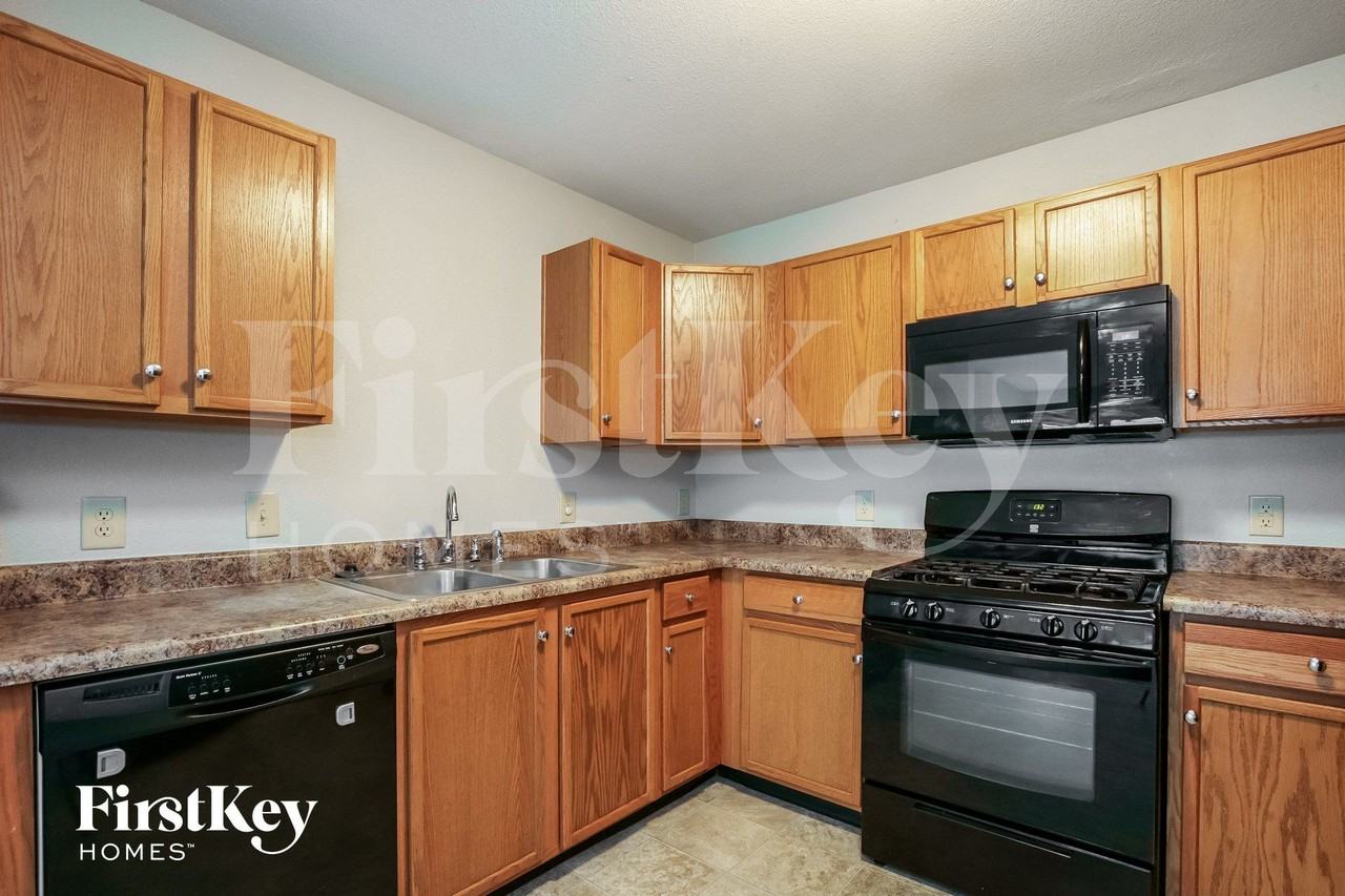 10094 Golden Dr - Photo 5 of 15