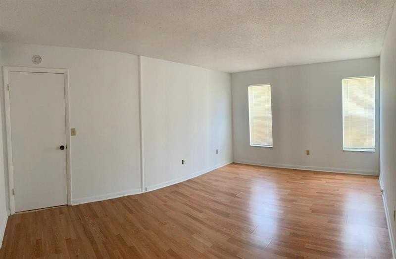 2800 Nw 56th Ave Unit E - Photo 5 of 14