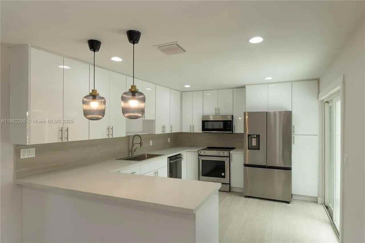 11872 Sw 196th Ter - Photo 3 of 15