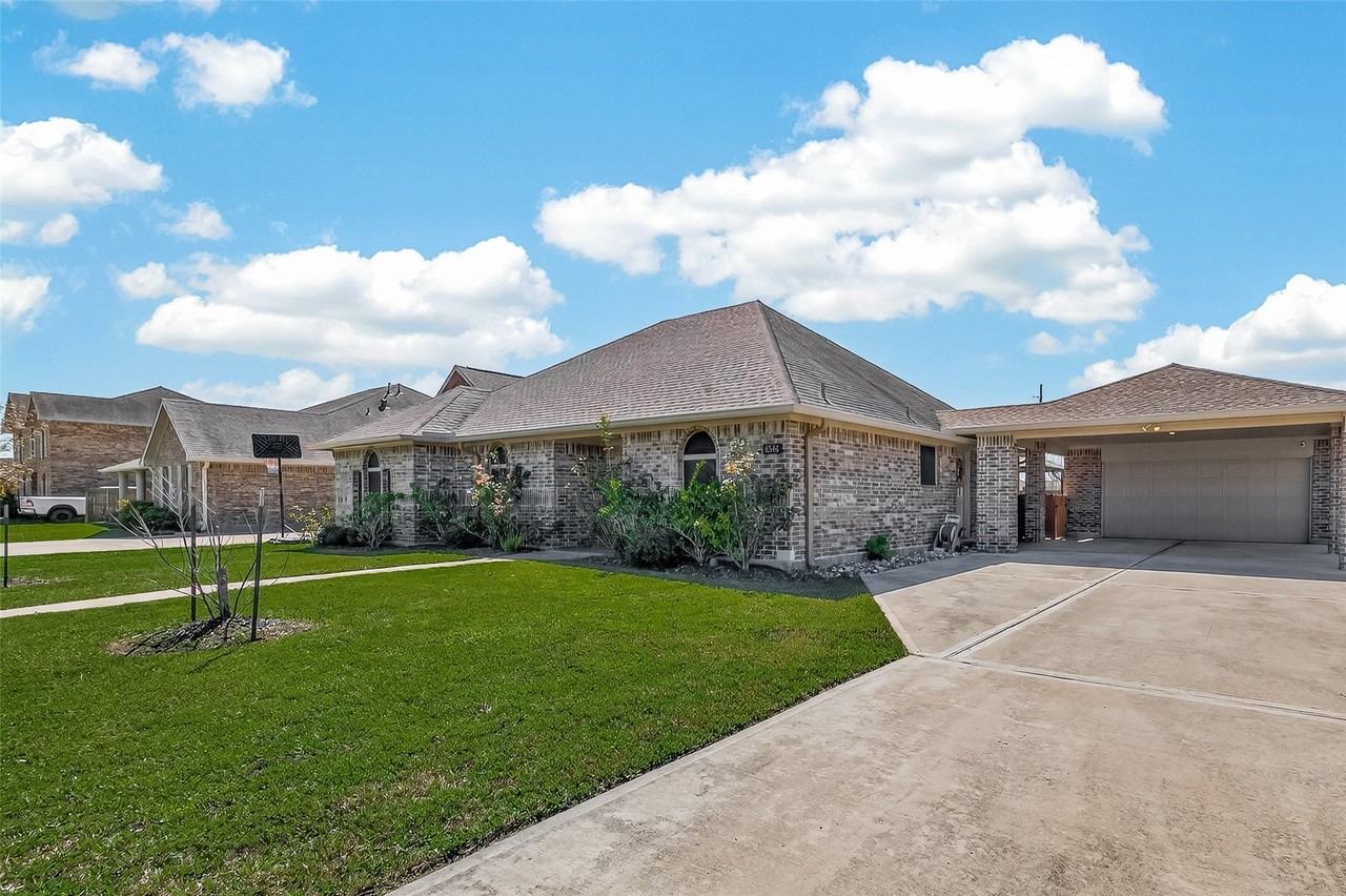 6546 Grapevine Bnd - Photo 3 of 44