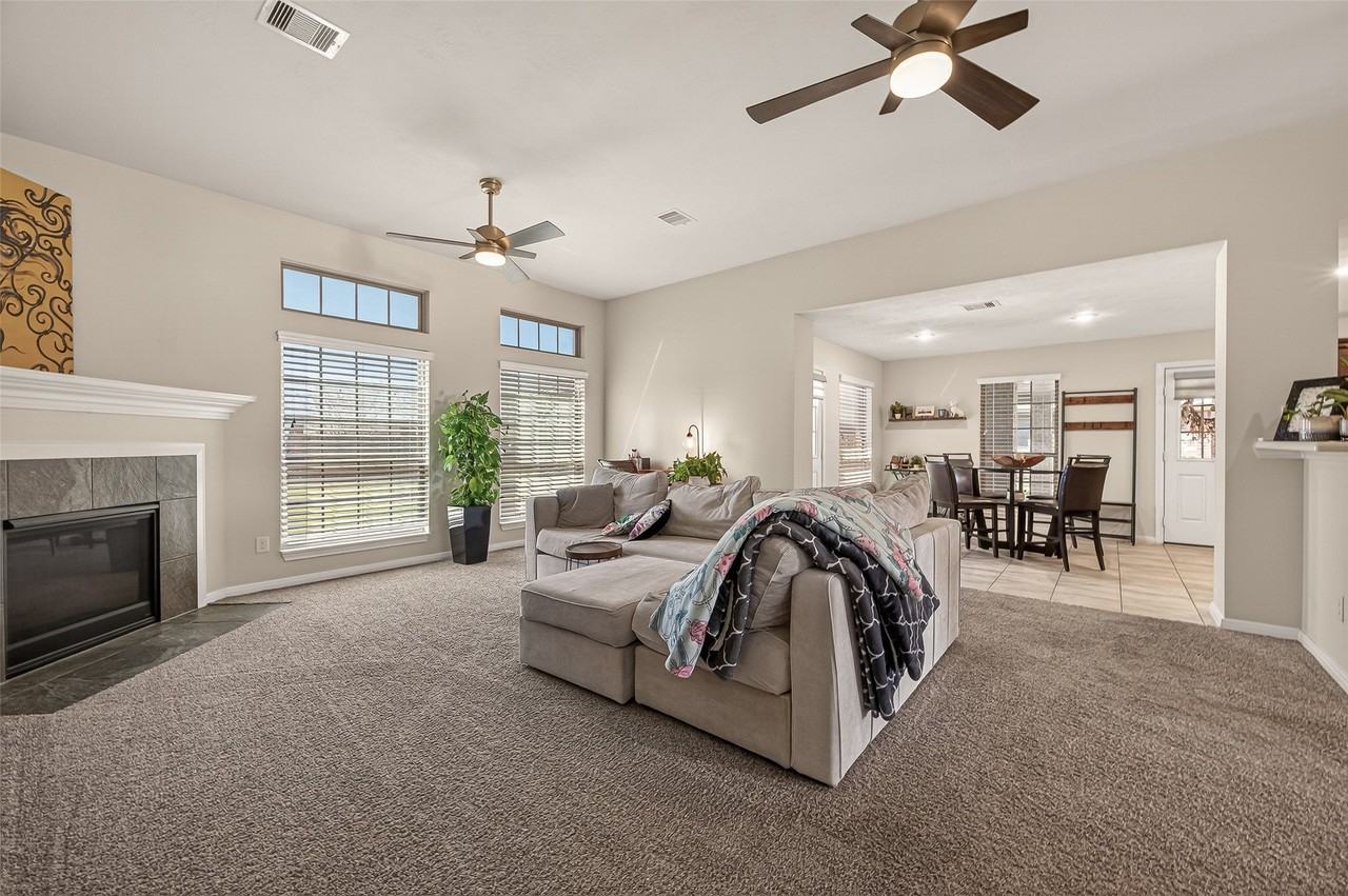 6546 Grapevine Bnd - Photo 7 of 44