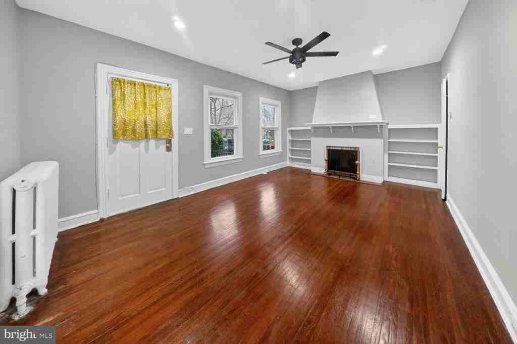1353 Kennedy St Nw - Photo 5 of 32
