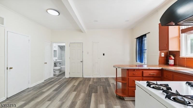 253 Franklin St - Photo 3 of 10