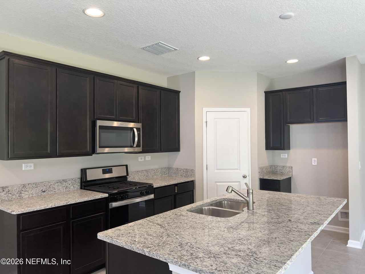 238 Wineberry Ln - Photo 3 of 30