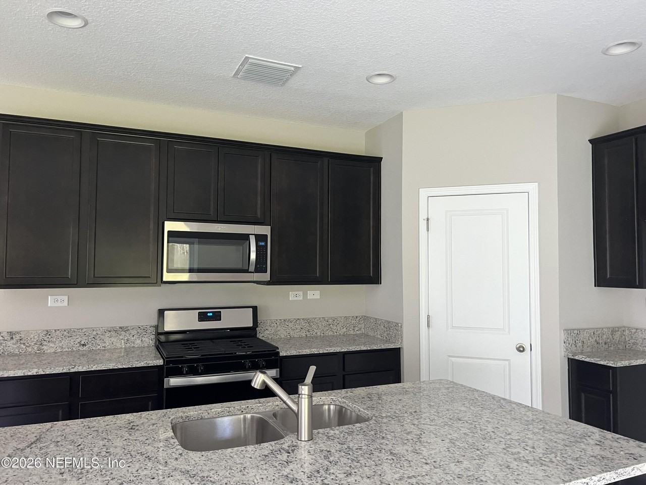 238 Wineberry Ln - Photo 5 of 30