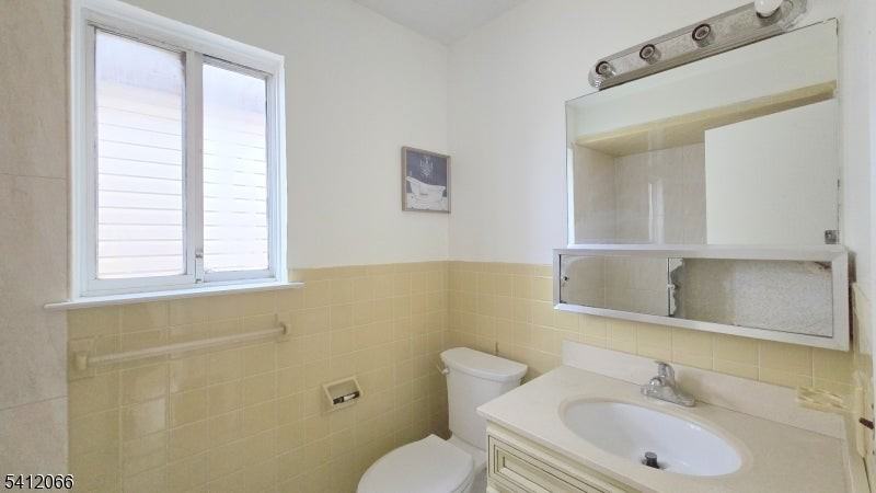 619 Sussex St - Photo 7 of 15