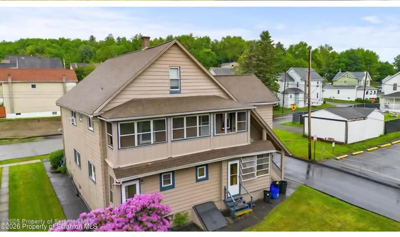 215 Bellman St - Photo 2 of 10
